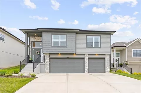 6745 Prairie Ln, Parkville, MO 64152