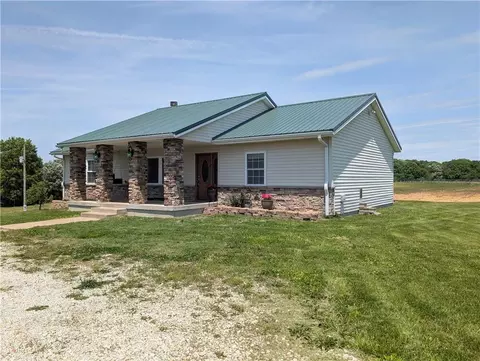 Exterior - 470 SW 850 Rd, Chilhowee, MO 64733 photo 2 of 28