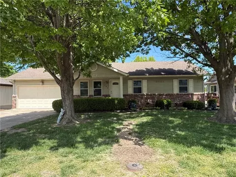 402 W 33rd St, Higginsville, MO 64037