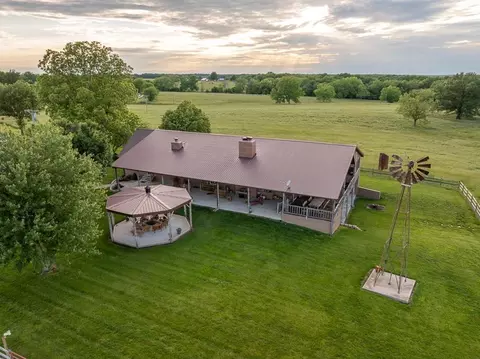 662 W 6th St, Schell City, MO 64783