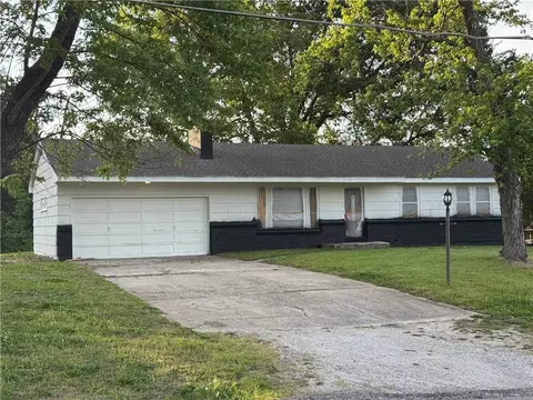 4407 S Phelps Rd, Independence, MO 64055