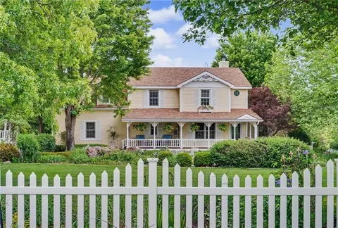 618 E 1714th Rd, Baldwin City, KS 66006
