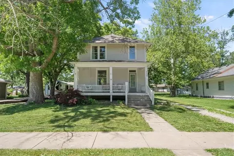 329 W 3rd St, Wellsville, KS 66092