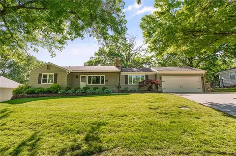 10000 Holly St, Kansas City, MO 64114