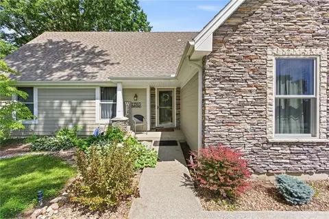 Exterior - 12905 Quail Rdg, Lees Summit, MO 64086 photo 5 of 10