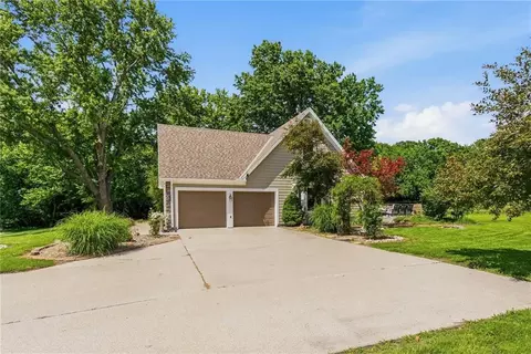 Exterior - 12905 Quail Rdg, Lees Summit, MO 64086 photo 4 of 10