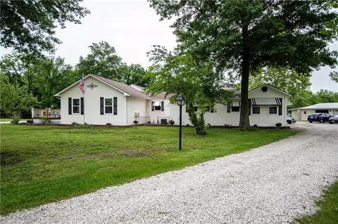 8005 S Buckner Tarsney Rd, Oak Grove, MO 64075