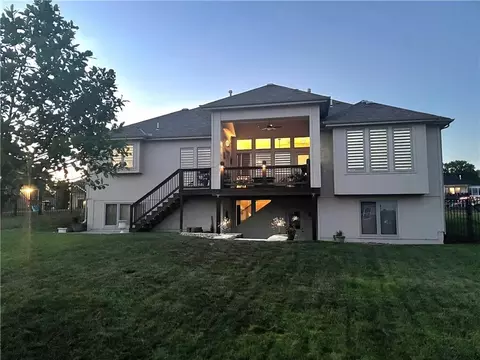 2512 NE Crestview St, Blue Springs, MO 64029