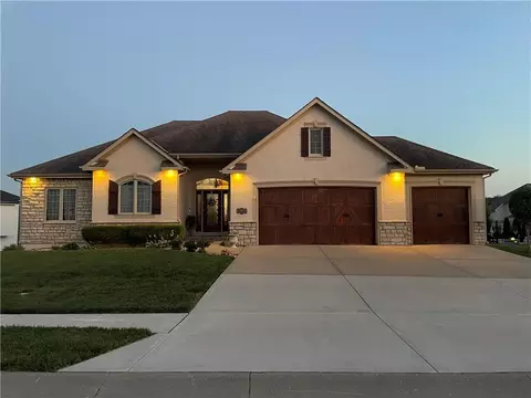2512 NE Crestview St, Blue Springs, MO 64029