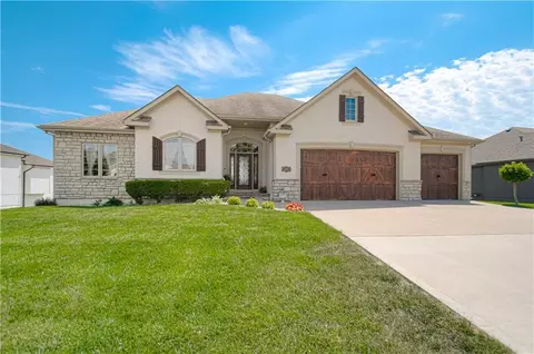 2512 NE Crestview St, Blue Springs, MO 64029