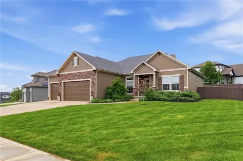 34533 W 82nd St, De Soto, KS 66018