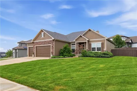 34533 W 82nd St, De Soto, KS 66018