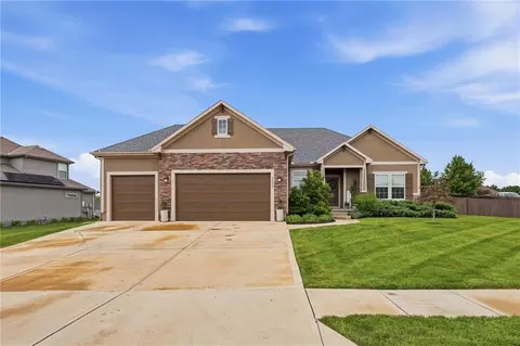 34533 W 82nd St, De Soto, KS 66018