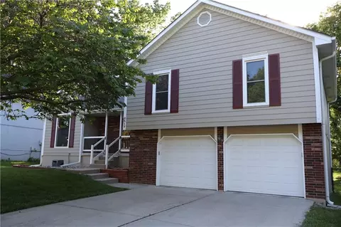 2517 NW Leann Dr, Blue Springs, MO 64014