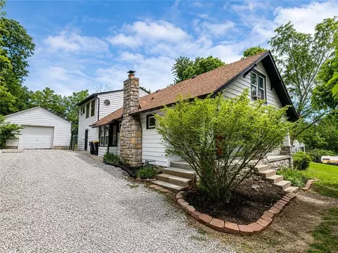 9214 Chestnut Ave, Kansas City, MO 64132