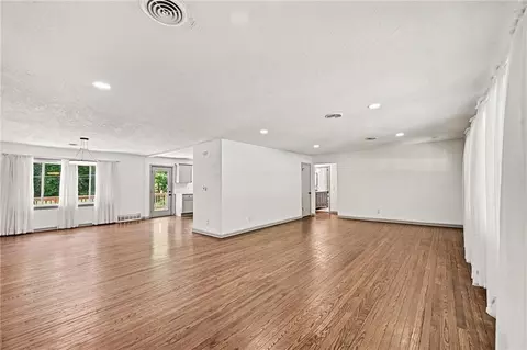 Living - 613 E Red Rd, Independence, MO 64055 photo 5 of 5