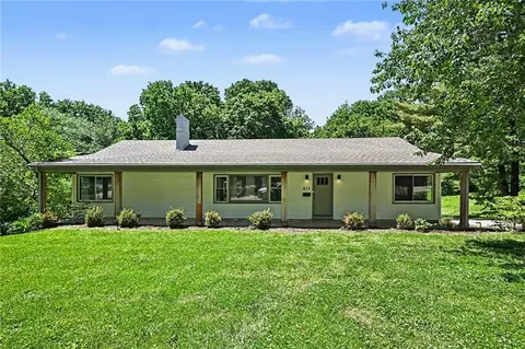 613 E Red Rd, Independence, MO 64055