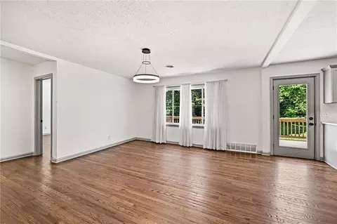 Living - 613 E Red Rd, Independence, MO 64055 photo 3 of 5