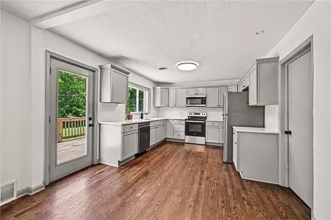 Kitchen - 613 E Red Rd, Independence, MO 64055 photo 2 of 2