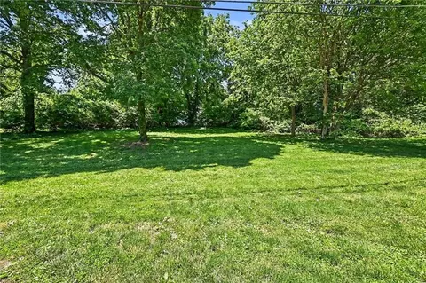 Exterior - 613 E Red Rd, Independence, MO 64055 photo 2 of 2
