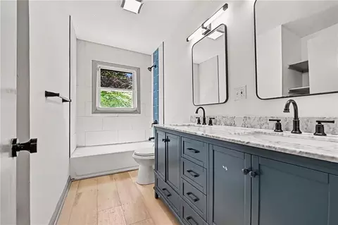 Bath - 613 E Red Rd, Independence, MO 64055 photo 1 of 2
