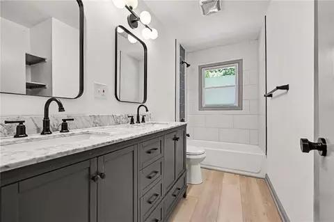 Bath - 613 E Red Rd, Independence, MO 64055 photo 2 of 2