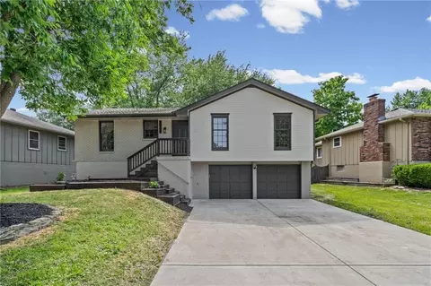 3004 Iva Dr, Independence, MO 64057