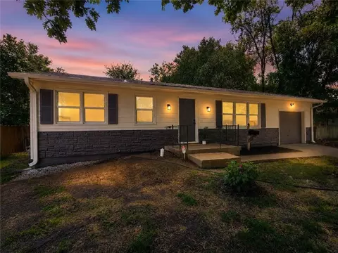 517 NW Little Ave, Lees Summit, MO 64063