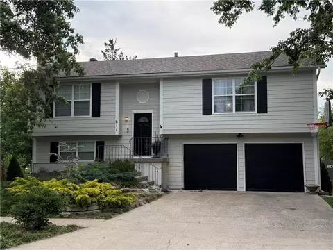 617 N Cedar St, Gardner, KS 66030
