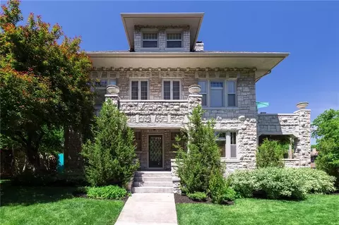 400 W 63rd St, Kansas City, MO 64113