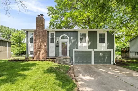 8925 Gillette St, Lenexa, KS 66215