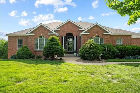 19704 Red Oak Blvd, Saint Joseph, MO 64505