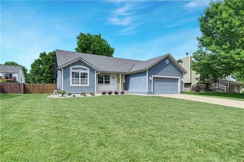 804 Spruce Dr, Greenwood, MO 64034