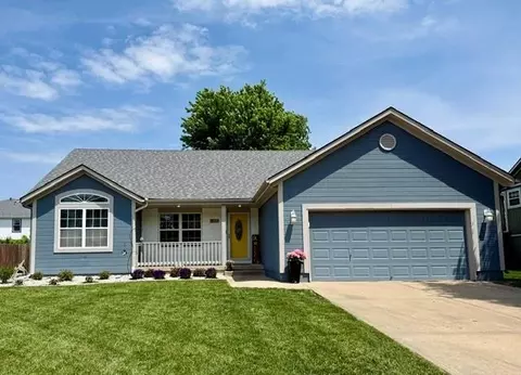 804 Spruce Dr, Greenwood, MO 64034