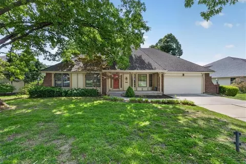 8995 Rosewood Dr, Prairie Village, KS 66207