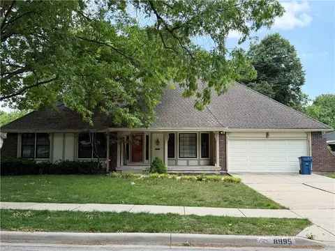8995 Rosewood Dr, Prairie Village, KS 66207