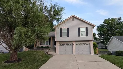 1617 Welleslay Ln, Liberty, MO 64068