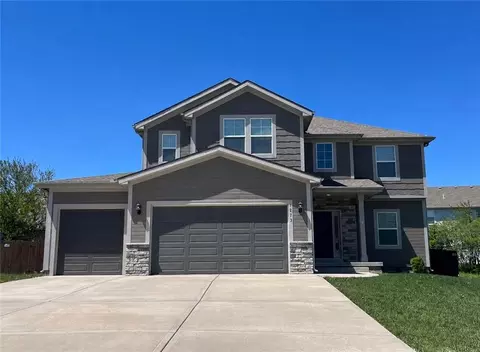 1273 SW Nagona Ln, Lees Summit, MO 64082