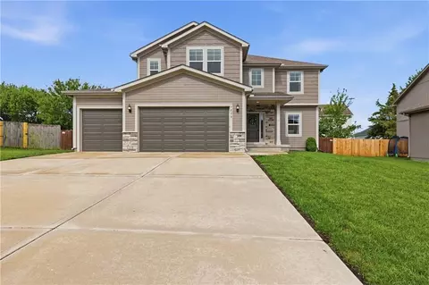 1273 SW Nagona Ln, Lees Summit, MO 64082