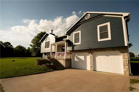 2505 Thomas Ter, Ottawa, KS 66067