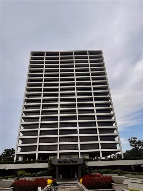 700 W 31st St #407, Kansas City, MO 64108