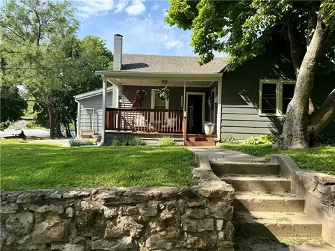 2508 South St, Lexington, MO 64067