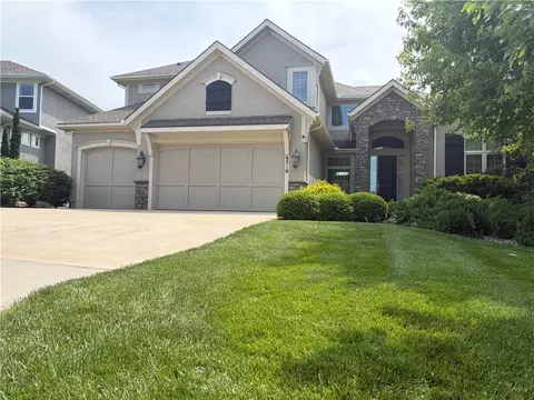 9519 W 151st Ter, Overland Park, KS 66221
