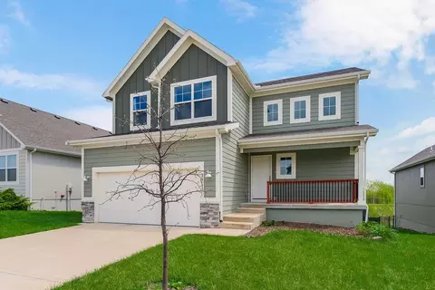 3813 SW Maryville Pl, Lees Summit, MO 64082
