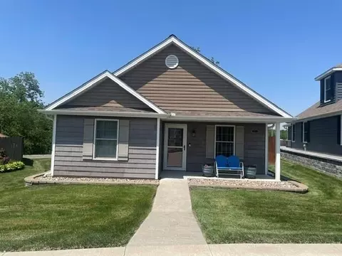 4801 N Creekwood Dr, Saint Joseph, MO 64507