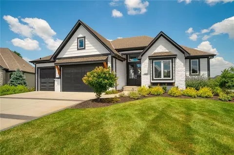 14510 S Parkhill St, Olathe, KS 66062