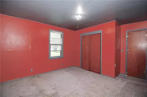 Bedroom - 428 E 5th Ave, Garnett, KS 66032 photo 2 of 3