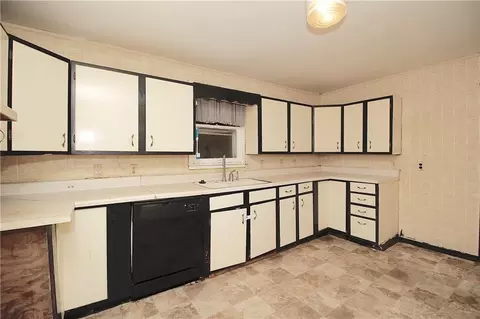 Kitchen - 428 E 5th Ave, Garnett, KS 66032 photo 2 of 2