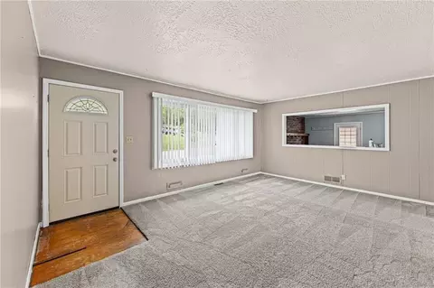 Living - 11624 E 38th Ter, Independence, MO 64052 photo 4 of 7
