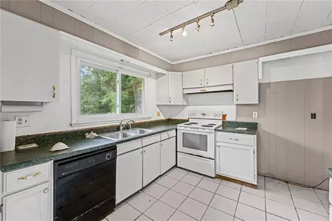 Kitchen - 11624 E 38th Ter, Independence, MO 64052 photo 1 of 1